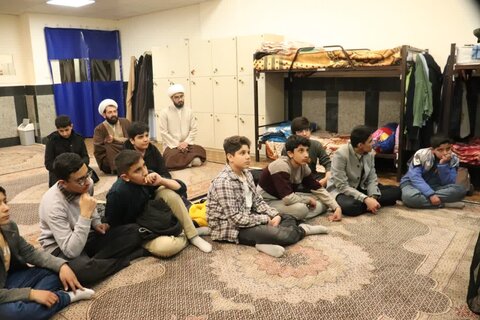 تصاویر/ حضور دانش آموزان مدرسه شاهد اهل قلم در مدرسه علمیه امام خامنه‌ای ارومیه