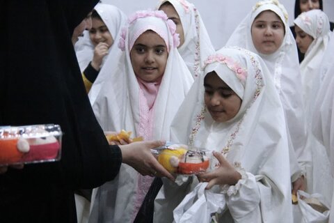تصاویر/ جشن شیرین روزه‌ اولی‌ها در مسجدام البنین (س) کاشان