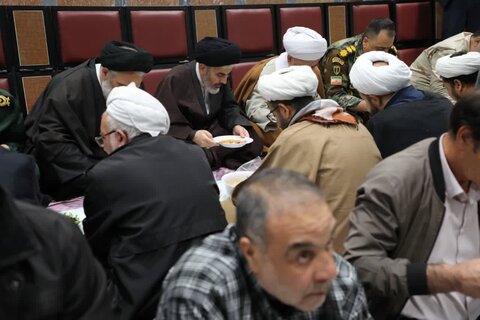 تصاویر/ حضور نماینده ولی فقیه در بین روزه داران سلماس