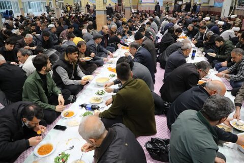 تصاویر/ حضور نماینده ولی فقیه در بین روزه داران سلماس