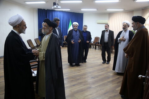 تصاویر/ دیدار اعضای کنگره بزرگداشت آیت الله العظمی بروجردی(ره) با آیت الله اعرافی