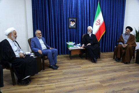 تصاویر/ دیدار اعضای کنگره بزرگداشت آیت الله العظمی بروجردی(ره) با آیت الله اعرافی