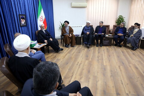 تصاویر/ دیدار اعضای کنگره بزرگداشت آیت الله العظمی بروجردی(ره) با آیت الله اعرافی