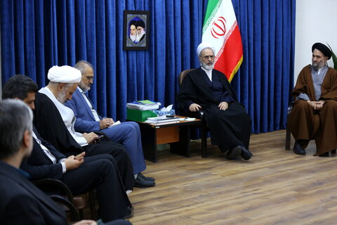 تصاویر/ دیدار اعضای کنگره بزرگداشت آیت الله العظمی بروجردی(ره) با آیت الله اعرافی