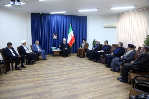 تصاویر/ دیدار اعضای کنگره بزرگداشت آیت الله العظمی بروجردی(ره) با آیت الله اعرافی