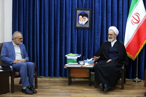 تصاویر/ دیدار اعضای کنگره بزرگداشت آیت الله العظمی بروجردی(ره) با آیت الله اعرافی