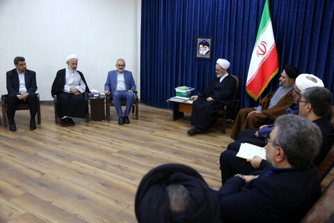 تصاویر/ دیدار اعضای کنگره بزرگداشت آیت الله العظمی بروجردی(ره) با آیت الله اعرافی