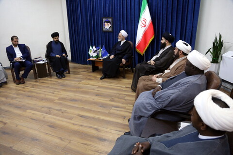 تصاویر/ دیدار مدیر و مسئولین  شبکه های جهانی ولایت با آیت الله اعرافی