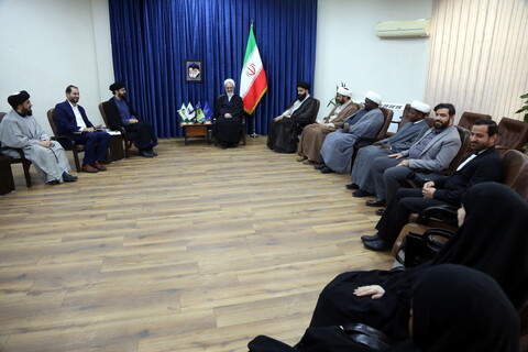 تصاویر/ دیدار مدیر و مسئولین  شبکه های جهانی ولایت با آیت الله اعرافی