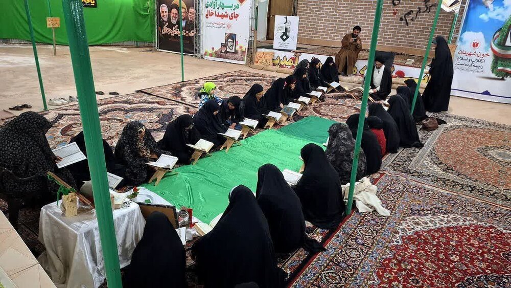 حضور امام جمعه کاشان در جلسه جزءخوانی خواهران حرم شهدایگمنام حسین آباد کویر