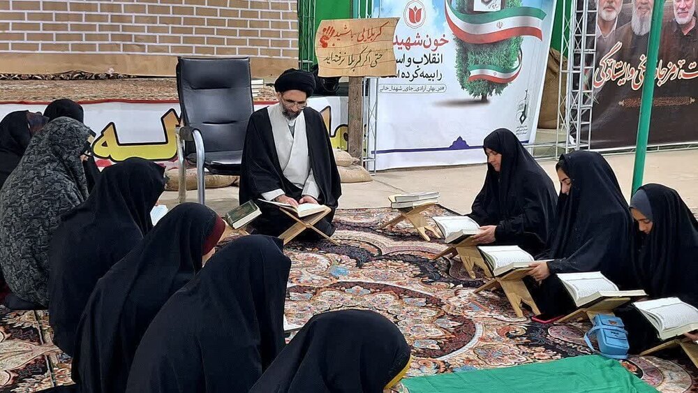 حضور امام جمعه کاشان در جلسه جزءخوانی خواهران حرم شهدایگمنام حسین آباد کویر