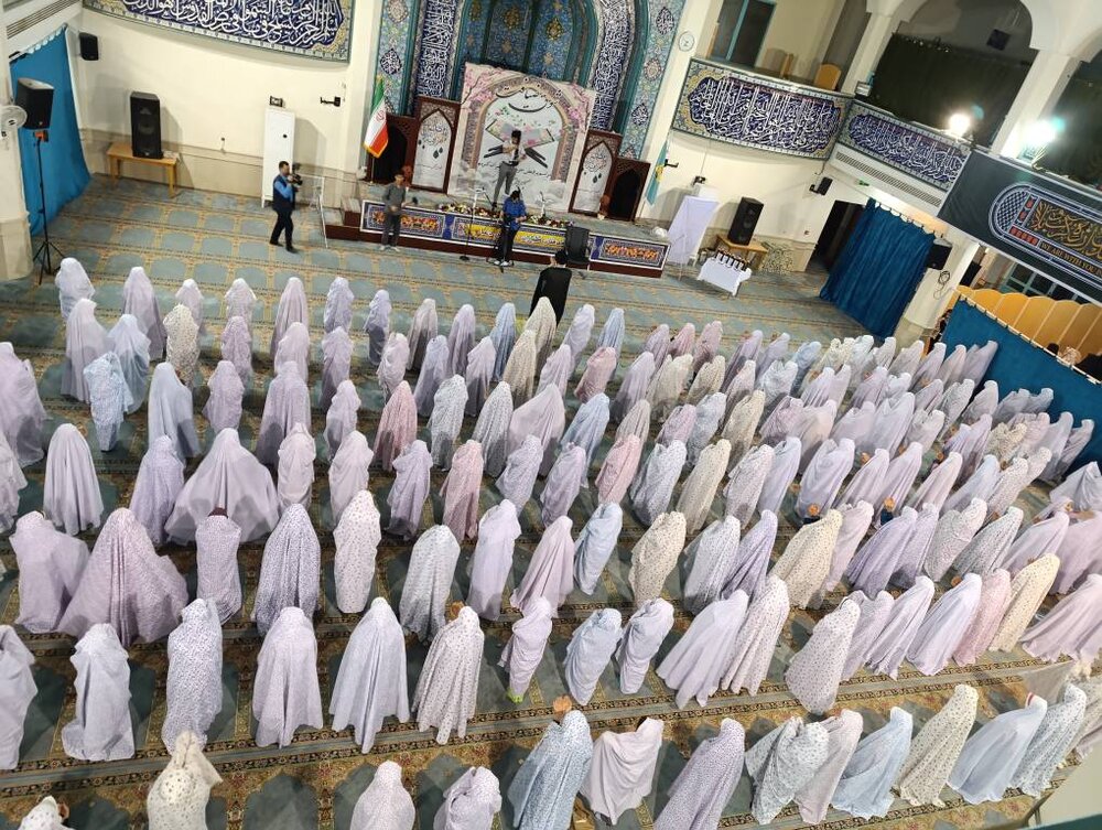 جشن تکلیف ۲۰۰ دختر دانش آموز در خرمشهر