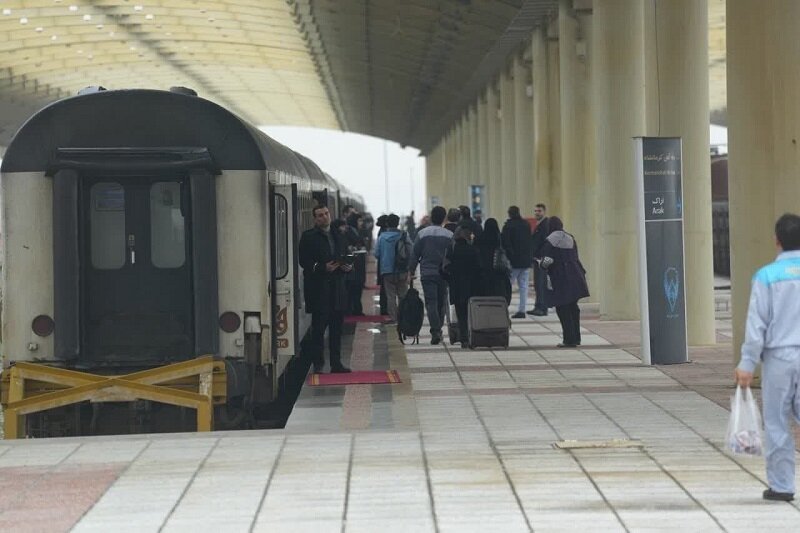 قطار پنجستاره کرمانشاه - مشهد مقدس افتتاح شد
