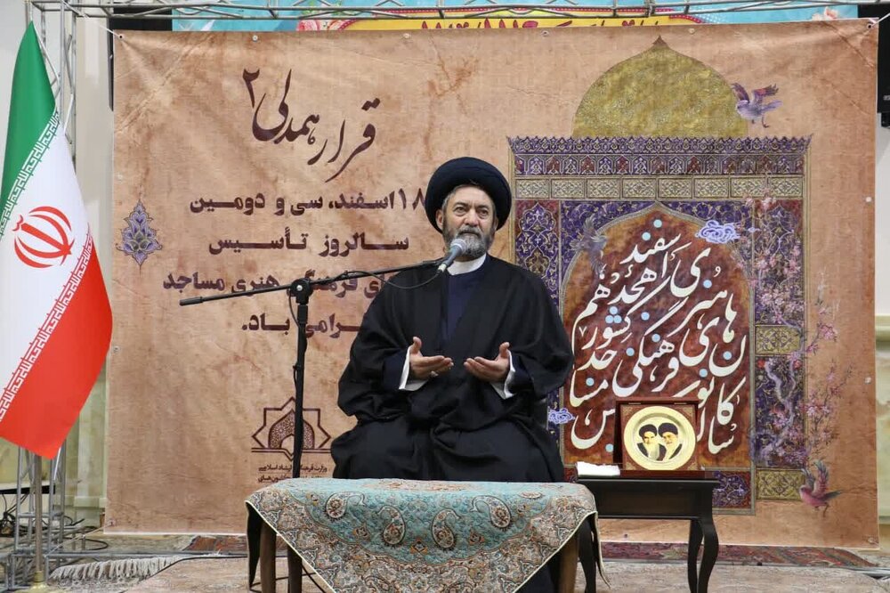 دیدار اعضای کانون های فرهنگی هنری مساجد با امام جمعه اردبیل