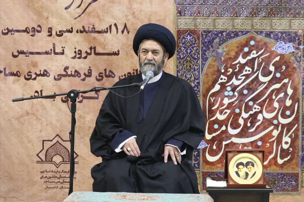 دیدار اعضای کانون های فرهنگی هنری مساجد با امام جمعه اردبیل