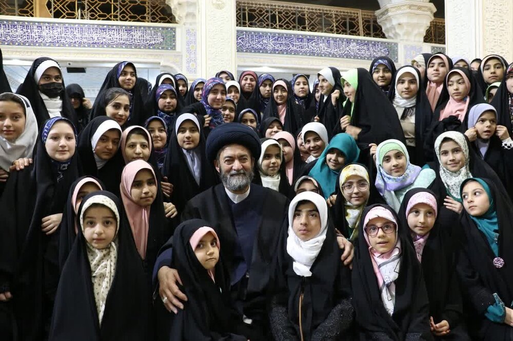 دیدار اعضای کانون های فرهنگی هنری مساجد با امام جمعه اردبیل