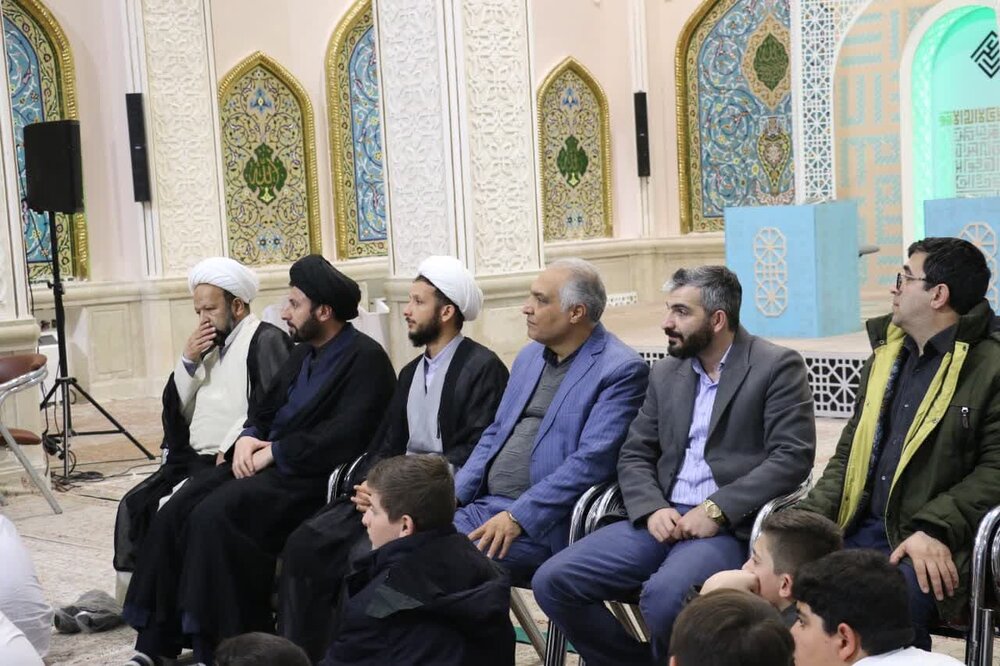 دیدار اعضای کانون های فرهنگی هنری مساجد با امام جمعه اردبیل