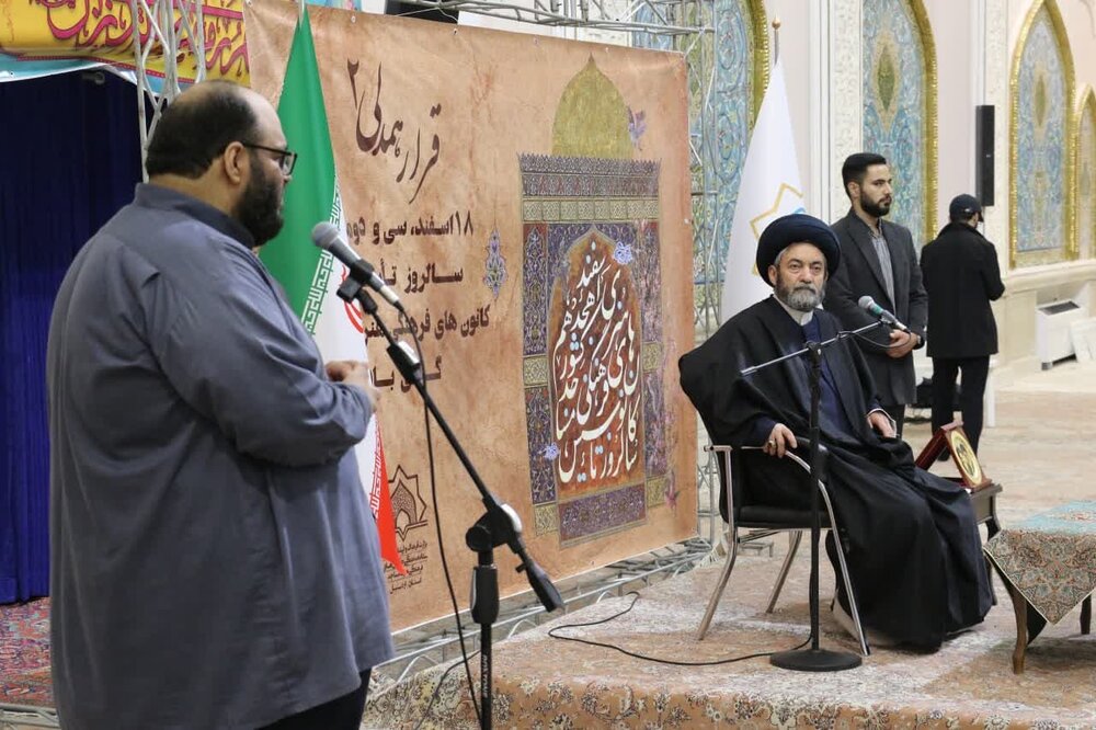 دیدار اعضای کانون های فرهنگی هنری مساجد با امام جمعه اردبیل