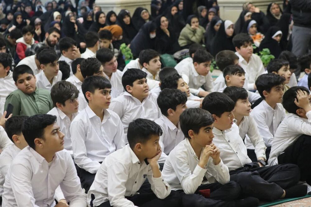 دیدار اعضای کانون های فرهنگی هنری مساجد با امام جمعه اردبیل