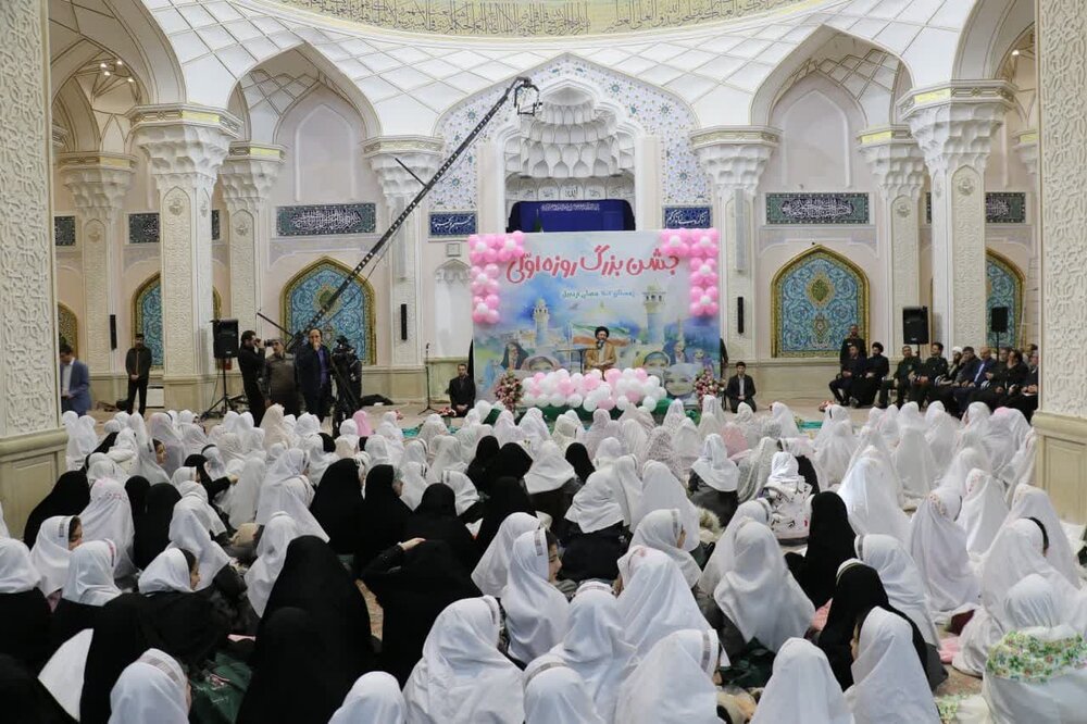 تصاویر/ جشن بزرگ روزه اولی‌ها در مصلای اردبیل