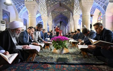 تصاویر| محفل انس با قرآن و جلسه تفسیر قرآن کریم در مسجد نصیرالملک در نهمین روز ماه رمضان