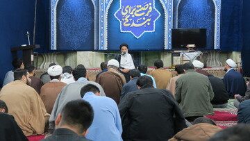 حضور امام جمعه اهواز در جمع طلاب معتکف و کادر مدرسه علمیه امام خمینی(ره) اهواز + تصاویر