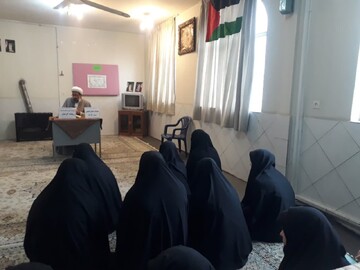 راه خشوع قلب، خدمت به خلق و ترک معصیت است