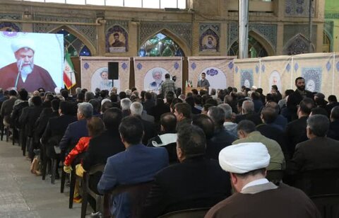 تصاویر| «ضیافت نور» دیدار رمضانی مسئولان و کارکنان برخی از دستگاه های اجرایی با نماینده ولی فقیه در فارس