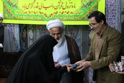 تصاویر / حضور امام جمعه شهرستان آبیک در جمع دانش آموزان دختر