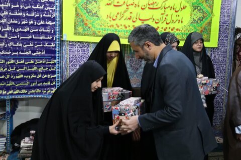 تصاویر / حضور امام جمعه شهرستان آبیک در جمع دانش آموزان دختر