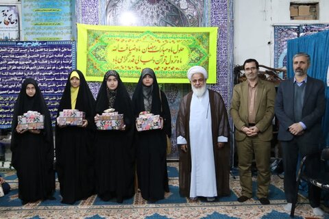 تصاویر / حضور امام جمعه شهرستان آبیک در جمع دانش آموزان دختر