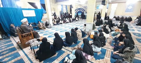 تصاویر / حضور امام جمعه شهرستان آبیک در جمع دانش آموزان دختر