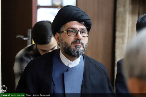 Photos/Ayatollah Khatami visite le centre des médias et du cyberespace du séminaire