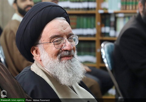 Photos/Ayatollah Khatami visite le centre des médias et du cyberespace du séminaire