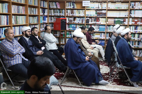 Photos/Ayatollah Khatami visite le centre des médias et du cyberespace du séminaire