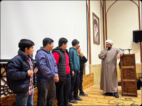 تصاویر/ محفل دانش آموزی انس با قرآن کریم و حوزه گردی و افطاری در مدرسه علمیه امام خمینی گرگان