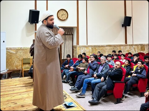 تصاویر/ محفل دانش آموزی انس با قرآن کریم و حوزه گردی و افطاری در مدرسه علمیه امام خمینی گرگان
