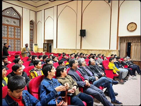 تصاویر/ محفل دانش آموزی انس با قرآن کریم و حوزه گردی و افطاری در مدرسه علمیه امام خمینی گرگان