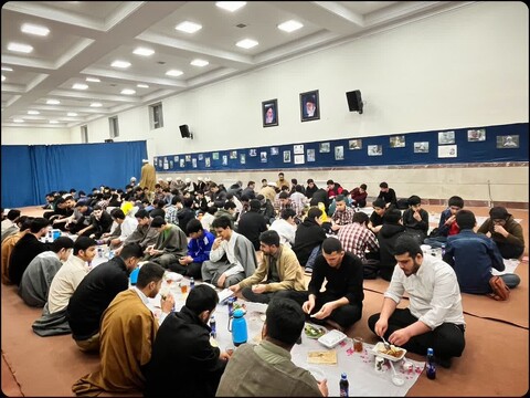 تصاویر/ محفل دانش آموزی انس با قرآن کریم و حوزه گردی و افطاری در مدرسه علمیه امام خمینی گرگان