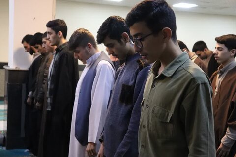 تصاویر/ حضور دانش آموزان شهید آهنگری ارومیه در مدرسه علمیه امام خامنه‌ای ارومیه