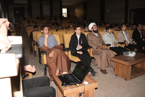 تصاویر/ حضور دانش آموزان شهید آهنگری ارومیه در مدرسه علمیه امام خامنه‌ای ارومیه