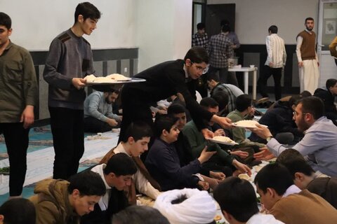 تصاویر/ حضور دانش آموزان شهید آهنگری ارومیه در مدرسه علمیه امام خامنه‌ای ارومیه