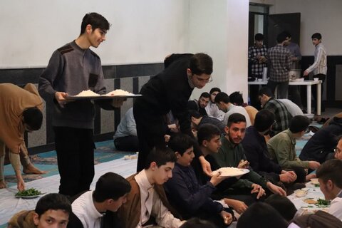 تصاویر/ حضور دانش آموزان شهید آهنگری ارومیه در مدرسه علمیه امام خامنه‌ای ارومیه