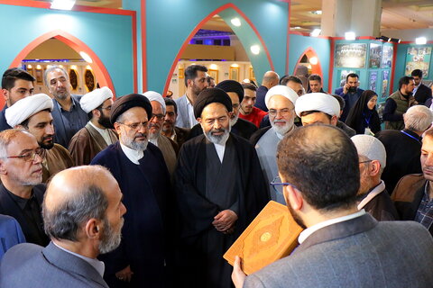 تصاویر/ مراسم رونمایی از قرآن با امکان رمزینه