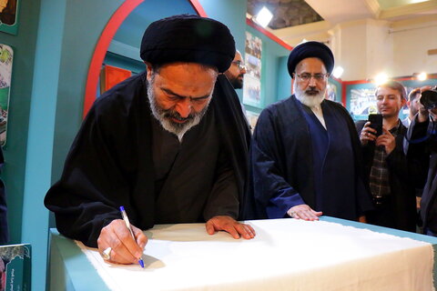 تصاویر/ مراسم رونمایی از قرآن با امکان رمزینه