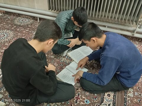 تصاویر/برگزاری جلسه مباحثهمدرسه طلاب علمیه کامیاران
