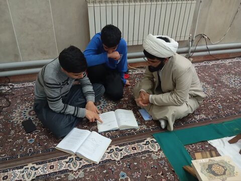تصاویر/برگزاری جلسه مباحثهمدرسه طلاب علمیه کامیاران