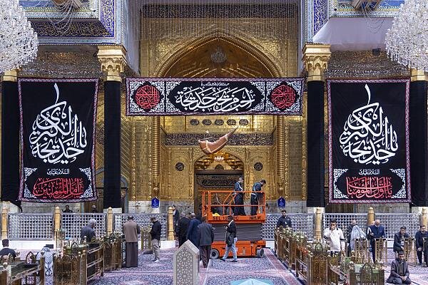 The Al-Abbas's (pbuh) holy shrine publishes black banners on the demise anniversary of great Lady Khadija (pbuh)