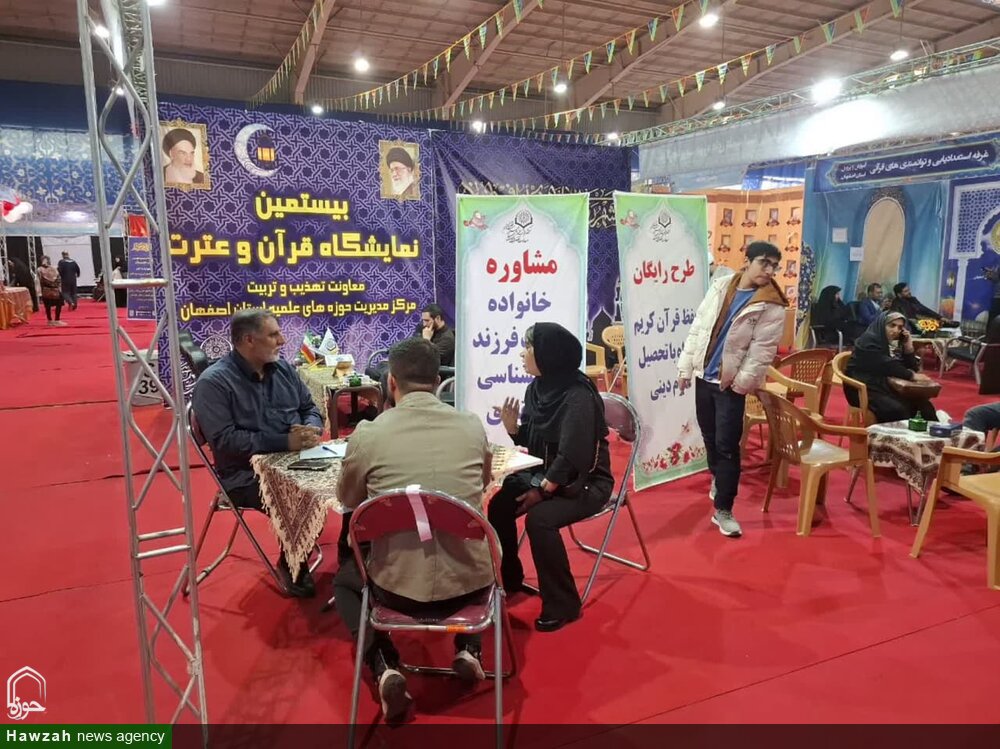 از ارائه آثار فاخر در حوزه تفسیر قرآن تا نشست تخصصی و حضور طلاب هنرمند +عکس