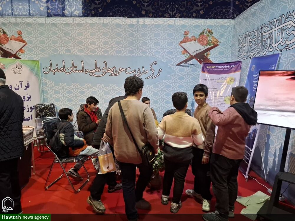 از ارائه آثار فاخر در حوزه تفسیر قرآن تا نشست تخصصی و حضور طلاب هنرمند +عکس